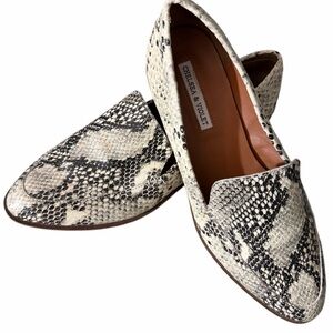 Chelsea and Violet size 8.5 women’s snake skin shoes Small heal, great condition